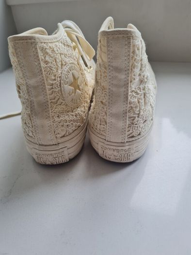 Cream lace Converse Hi - Tops