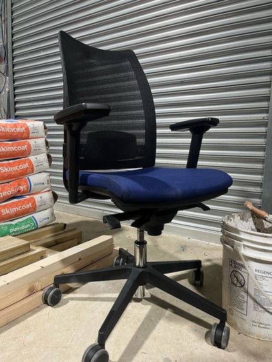 3 Luxy Office Chairs