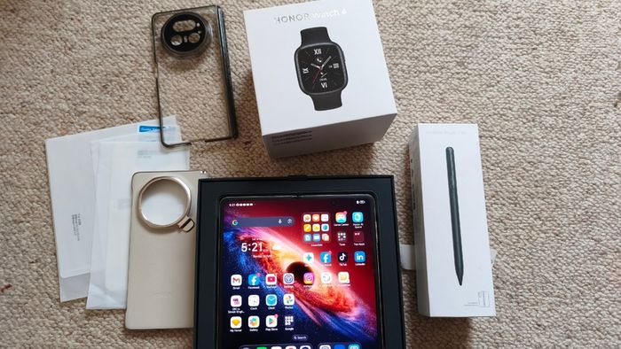 Honor magic V5 ivory white