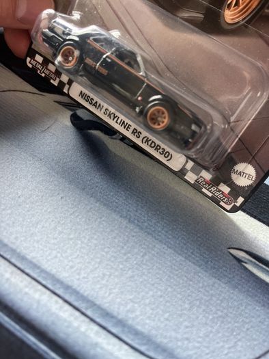 Hot wheels Premium Nissan Skyline RS Kdr30