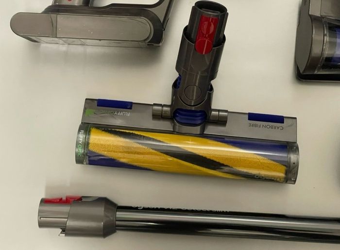Dyson v12