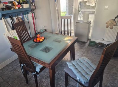 Calligaris "Bon Ton" Extendable Italian Glass Dining Table (+ 4 Chairs)