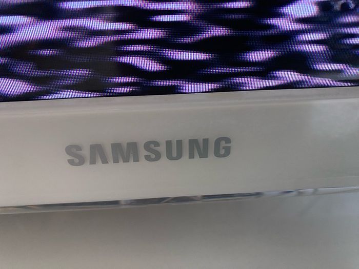 White Smart TV Samsung