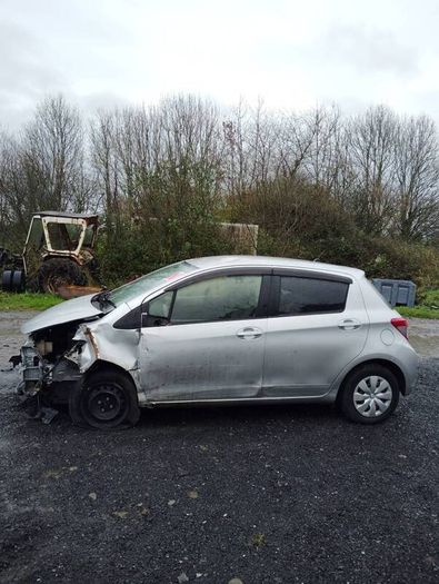 Breaking Toyota vitz 2013