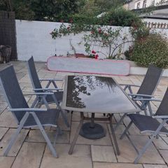 table and chairs