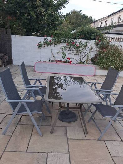table and chairs