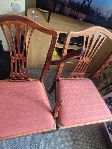 4 matching kitchen chairs