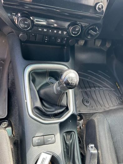 Toyota Hilux 2.4D4D Invincible 148BHP D/C 4DR Auto