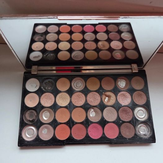 Revolution  Eyeshadow Palette