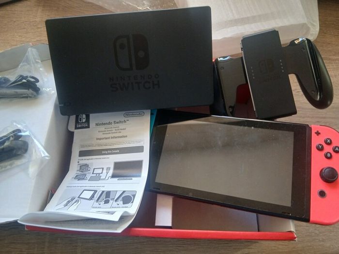 NINTENDO Switch - Neon Red & Blue