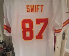 Custom Taylor Swift / Travis Kelce Kansas City Chiefs Jersey - Women's Small/meduim