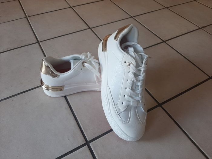 womens trainers