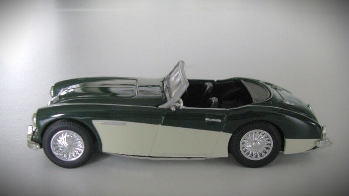 Diecast Model Austin Healey 3000 Mk2 - Collectable Vanguards 1:43
