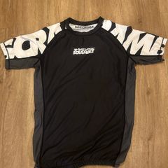 Scramble Rashguard m size