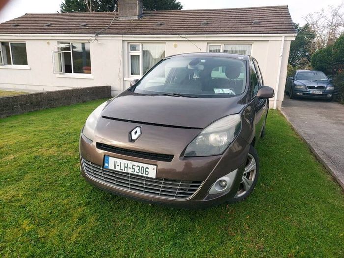 Renault scenic 7 seater.