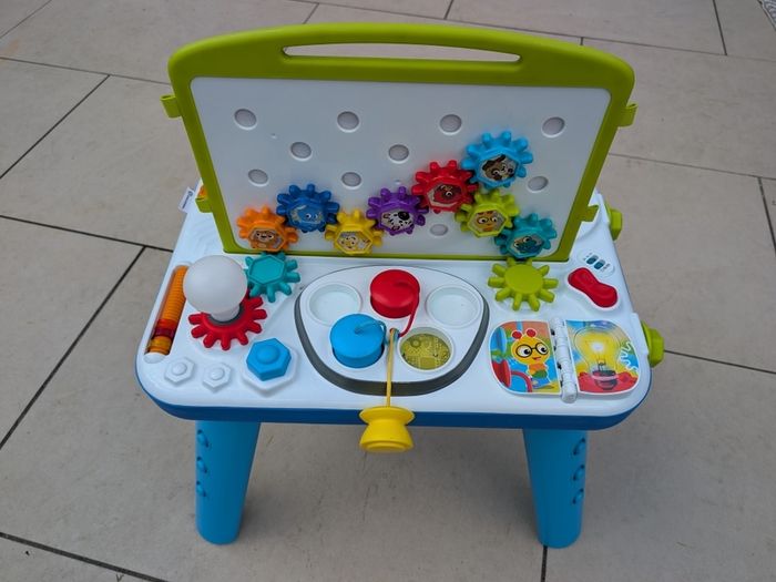 Baby Einstein curiosity table