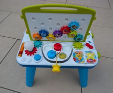 Baby Einstein curiosity table