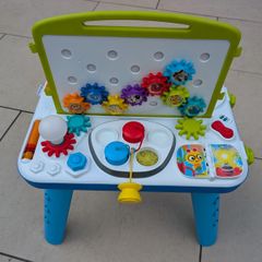 Baby Einstein curiosity table