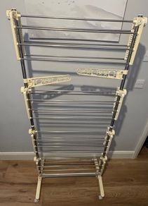 Clothes drying rack