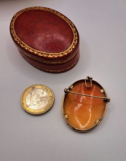 Very 9ct gold cameo pendant brooch