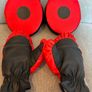 Kid's boxing gloves & round mitt set (5 yrs +) Image 2