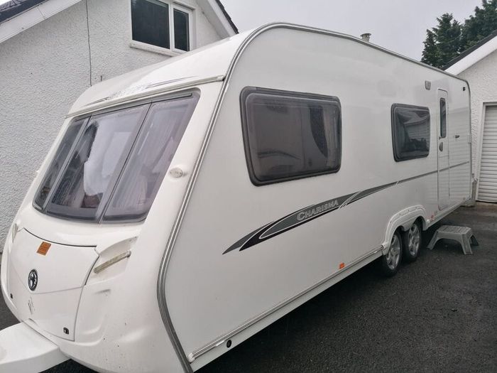 Swift Charisma Caravan