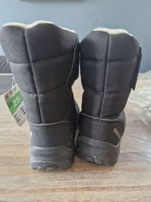 Decalthon waterproof kids boots size 25 EU