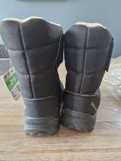Decalthon waterproof kids boots size 25 EU