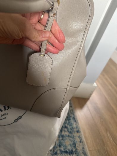 Amazing lather Prada bag, still in a very good condition.see photos
