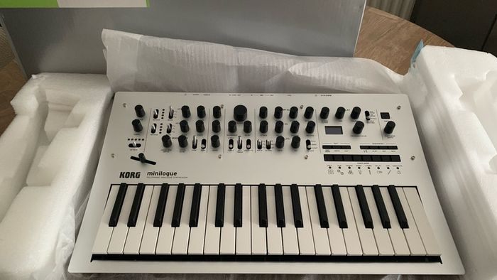 Korg Minilogue (Pristine Condition)