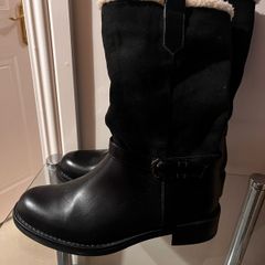 black furlined boots