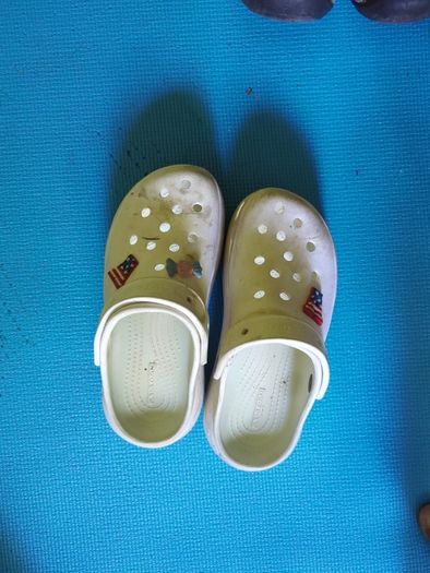 crocs
