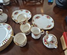 Royal Albert Old Country Roses Bone China Set 39 pieces