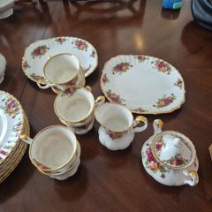 Royal Albert Old Country Roses Bone China Set 39 pieces