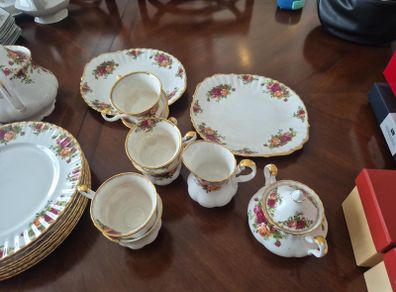 Royal Albert Old Country Roses Bone China Set 39 pieces