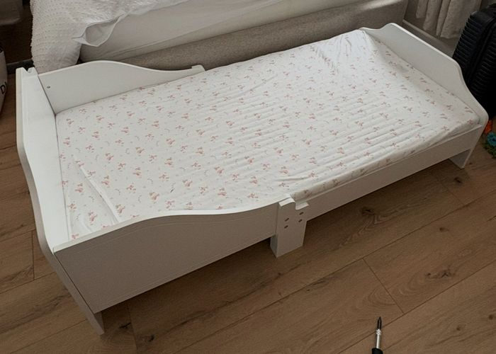 Kids junior bed