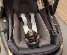 Maxicosi bundle - two car seats and isofix