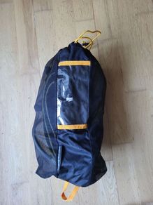 Women's climbing harness
