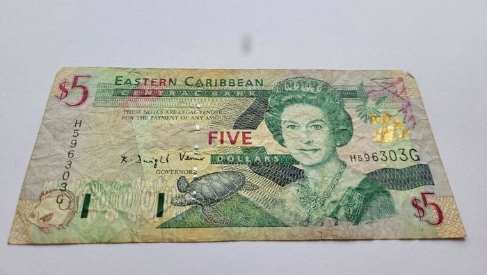 Caribbean 5 Dollars 2008, UNC - - F notes