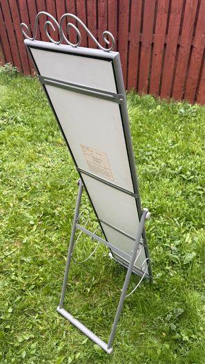 Freestanding mirror