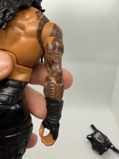 wwe elite series 35 Roman Reigns action figure
