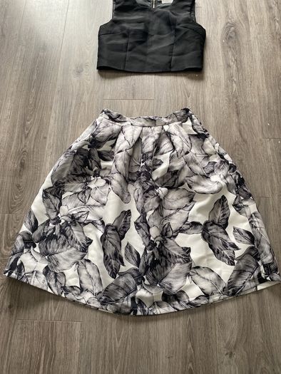 Gorgeous 2 piece skirt and top size 10 - 12