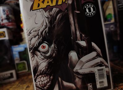 Batman ! Issue #653 ! Two-Face Cover ! 2006 ! by DC Comics !