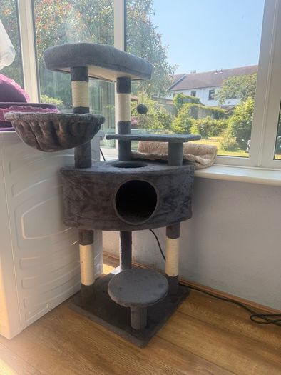 Cat tree