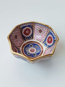 Aynsley "Imperial" fine bone china octagonal footed bowl with 22 karat gold accents height 6cm  diameter 11.5cm