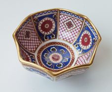 Aynsley "Imperial" fine bone china octagonal footed bowl with 22 karat gold accents height 6cm  diameter 11.5cm