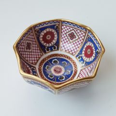 Aynsley "Imperial" fine bone china octagonal footed bowl with 22 karat gold accents height 6cm  diameter 11.5cm