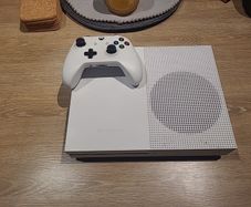 xbox one 1TB plus controller