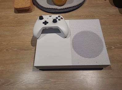 xbox one 1TB plus controller