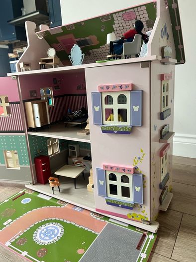 wooden dolls house with furniture & figures